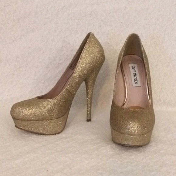 Steve Madden Shoes - LAST CHANCE Steve Madden gold glitter stiletto heels 5.5